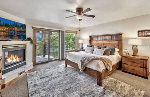 Lincoln Park House | Luxury Lakeview Estate-hot tub/pool table/mountain furnishings, Max occupancy 9.