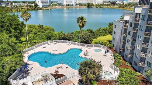 Florida Center Apartment | Luxury Lakeview Getaway 1 mile Universal Studios