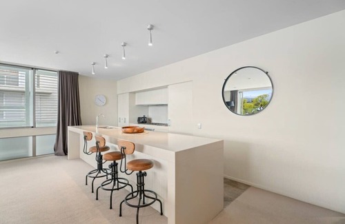 Wanaka Apartment | Luxury Lakeview on Ardmore with Sauna