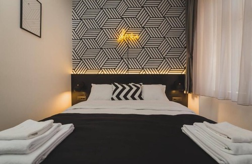 Downtown Hotel | Luxury Landing BB Studio Apartment with Balcony