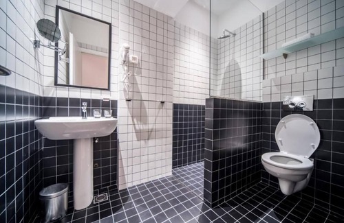 Downtown Hotel | Luxury Landing BB Studio Apartment with Balcony