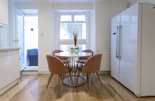 Bryanston and Dorset Square Apartment | Luxury large apartment with patio garden in Marylebone, Mayfair centre of London
