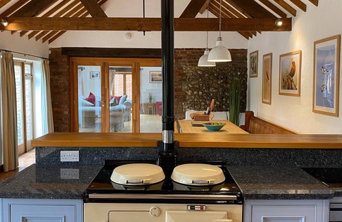 Fakenham House | Luxury Large Barn Close to North Norfolk Beaches