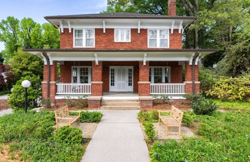 Old Irving Park House | Luxury Large Home - Family Home - Big Fenced Yard