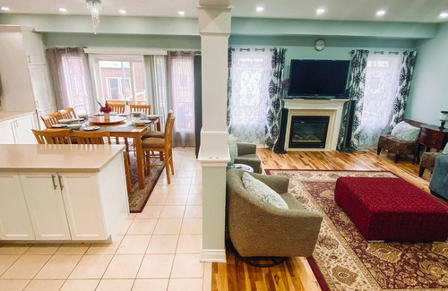 Burlington House | Luxury Large Open-Concept 4BDRM Home With Top-Floor Family Lounge!