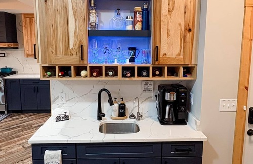 Corbin House | Luxury Laurel Lake Retreat-Private Home Near Holly Bay w Fishing Pond EV CHARGER