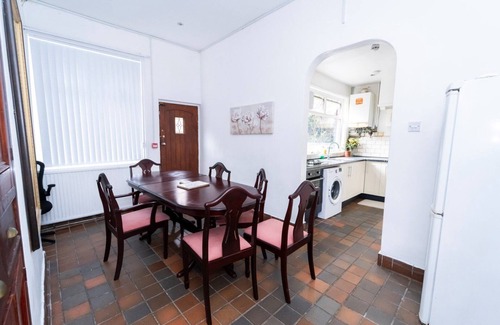 Thorpe Satchville House | Luxury Leicester Retreat with 6 Bedrooms