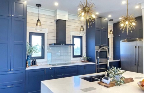 Cressy House | Luxury Lilac Lakehouse: 4 Suites