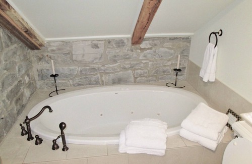 Kingston Apartment | Luxury Limestone Suite is a Home Away from Home