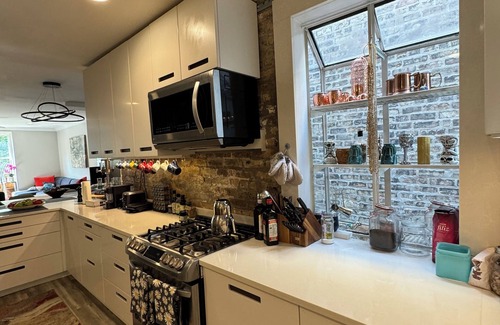 Lincoln Park Apartment | Luxury Lincoln Park Retreat 2 Bedroom 2 Living Room Dublex