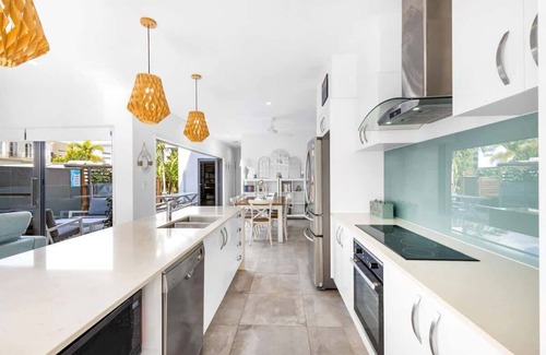 Birtinya House | Luxury Living with Heated Pool in Birtinya