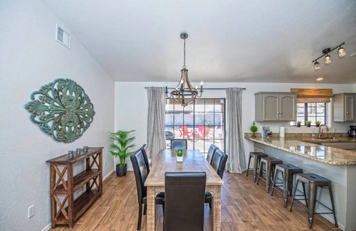 Yuma East House | LUXURY Living 2