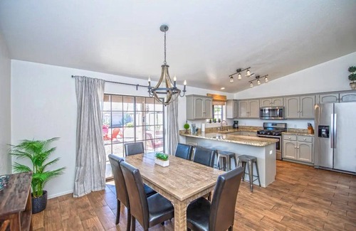 Yuma East House | LUXURY Living 2