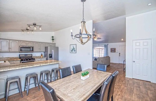 Yuma East House | LUXURY Living 2