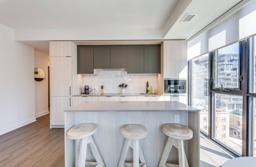 Fashion District Apartment | Luxury Living at it's finest! 3Br brand new condo w views & spectacular rooftop