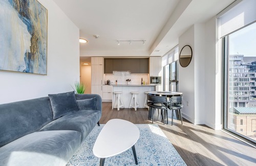 Fashion District Apartment | Luxury Living at it's finest! 3Br brand new condo w views & spectacular rooftop