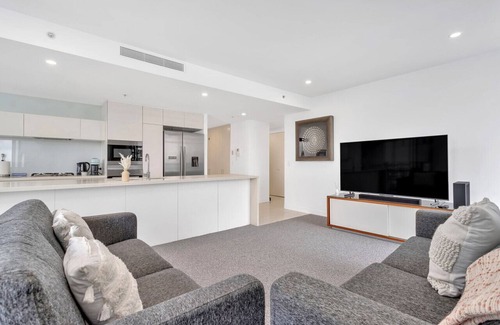 Broadbeach Apartment | Luxury Living At The Oracle