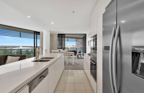 Broadbeach Apartment | Luxury Living At The Oracle