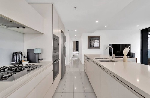 Broadbeach Apartment | Luxury Living At The Oracle