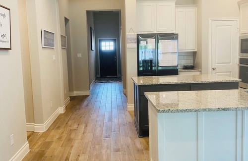 Rose Hill House | Luxury Living, Budget-Friendly Price – Book Your Stay Today! Quaint and Quiet.
