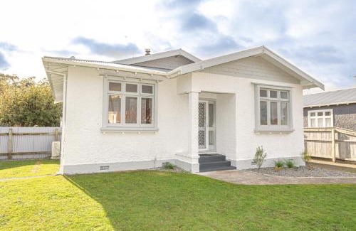 Whanganui Villa | Luxury Living Central College Estate Springvale