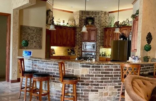 South Arlington House | Luxury Living! Longterm Stunning Home New PoolSpanCentrally located in DFW