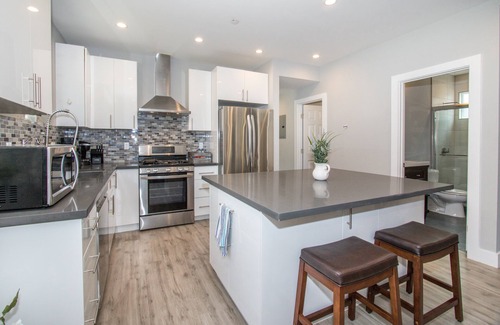 Daly City House | Luxury living minutes from the heart of SF! One block away from Bart station.