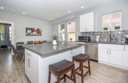 Daly City House | Luxury living minutes from the heart of SF! One block away from Bart station.