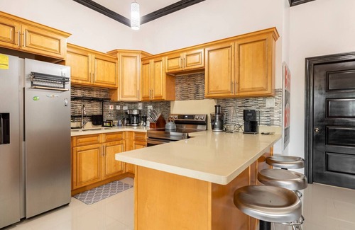 Norbrook Apartment | Luxury Living Modern & Contemporary Home with Brand New Pool in Manor Park