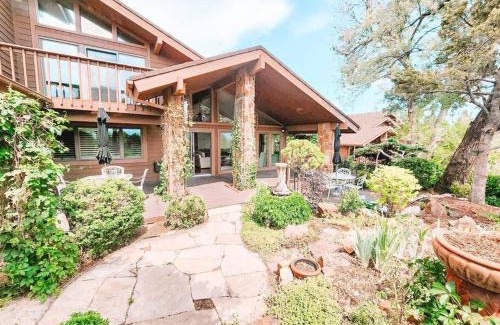 Kissing Camels Villa | Luxury Living near GOG Northwest Colorado Springs