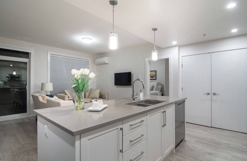 Abbotsford Apartment | Luxury Living near the LAKE