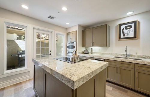 St. Tropez Condo | Luxury Living on Lake Austin- Monthly Furnished Rental