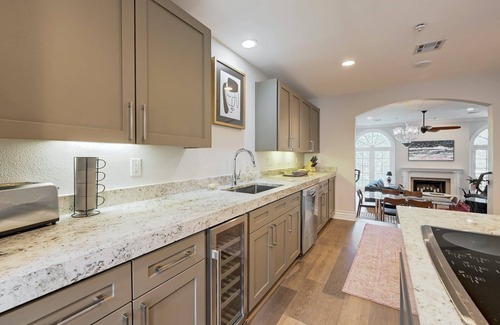 St. Tropez Condo | Luxury Living on Lake Austin- Monthly Furnished Rental