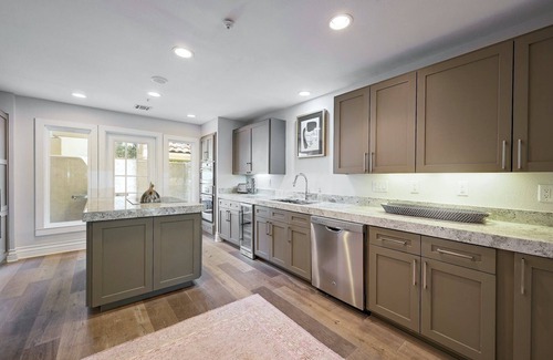 St. Tropez Condo | Luxury Living on Lake Austin- Monthly Furnished Rental