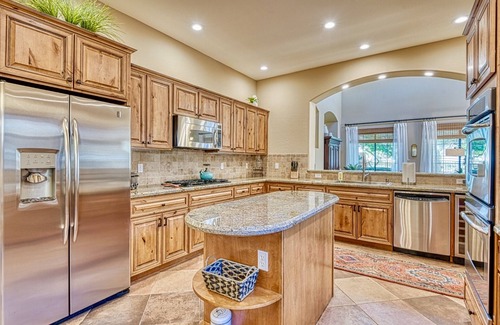 Talon Retreat House | Luxury living, private yard to golf course! Summer Rates!