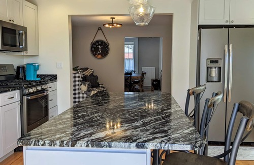 Eastport House | Luxury living, quick walk to town. King bed.