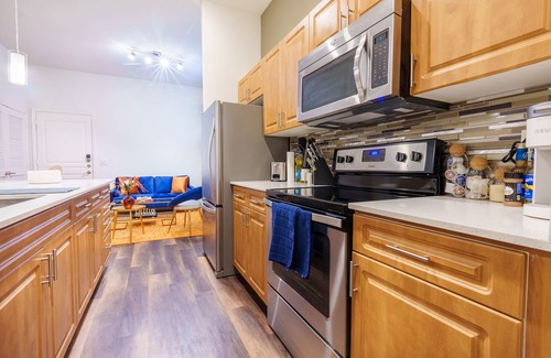 North Burnet Apartment | Luxury Living Steps from The Domain: Austin's Premier Shopping Haven!