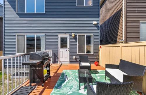 Northwest Calgary House | Luxury Living with BBQ, 2 Car Garage, Central AC, Free Banff Entry Pass