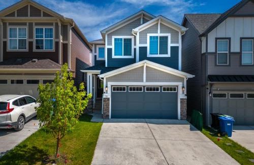 Northwest Calgary House | Luxury Living with BBQ, 2 Car Garage, Central AC, Free Banff Entry Pass