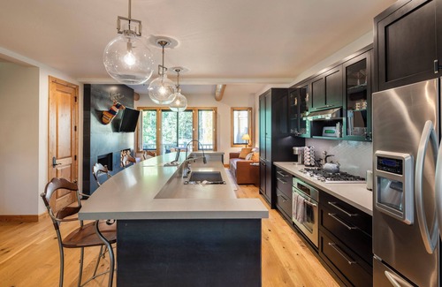 Ketchum House | LUXURY & LOCATION Closet VRBO to Lifts, Designer Home, Private Spa, Walk to Town