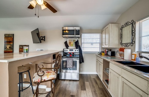 Dallas House | Luxury! Location!Private! All NEW Loft style 1/1 in the Heart of East Dallas!