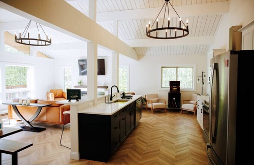 East Haven  Rutland County Ski Chalet | Luxury & Location-Secret Door to A Large Speakeasy
