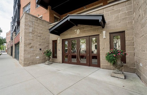 Saratoga Springs Condo | Luxury, Location, Parking, Elevator, Secure