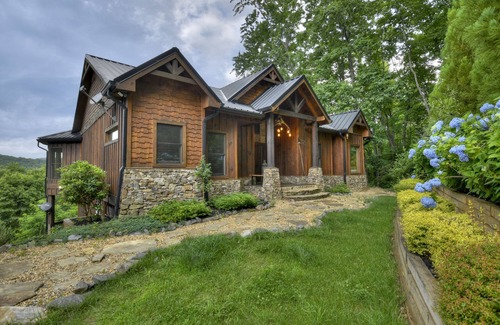 Blue Ridge Cabin | Luxury lodge/cabin in Blue Ridge with long range mountain views