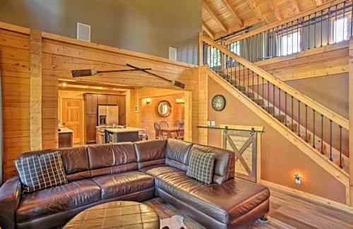 Cle Elum House | Luxury Lodge: Hot Tub, Snowmobiling & ATV Access!