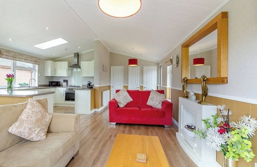 Aubourn Ski Chalet | Luxury lodge ideal for a couples romantic break away with a double driveway.