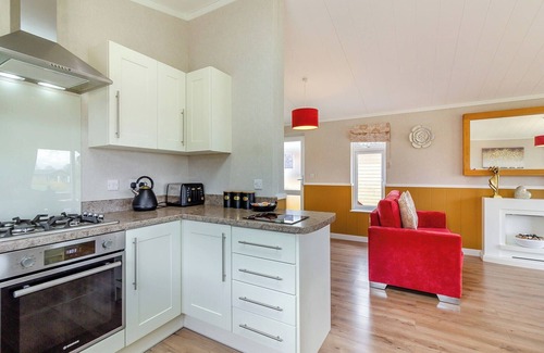 Aubourn Ski Chalet | Luxury lodge ideal for a couples romantic break away with a double driveway.