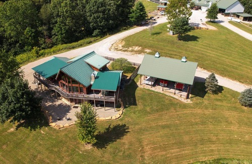 Bremen Cabin | Luxury Lodge on 125 acres on Hocking Hills Farm