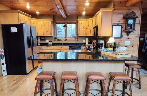 Mauston Cabin | Luxury Lodge on Castle Rock Lake. Perfect Setting For Your Outdoor Fun