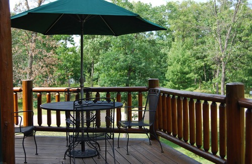 Mauston Cabin | Luxury Lodge on Castle Rock Lake. Perfect Setting For Your Outdoor Fun